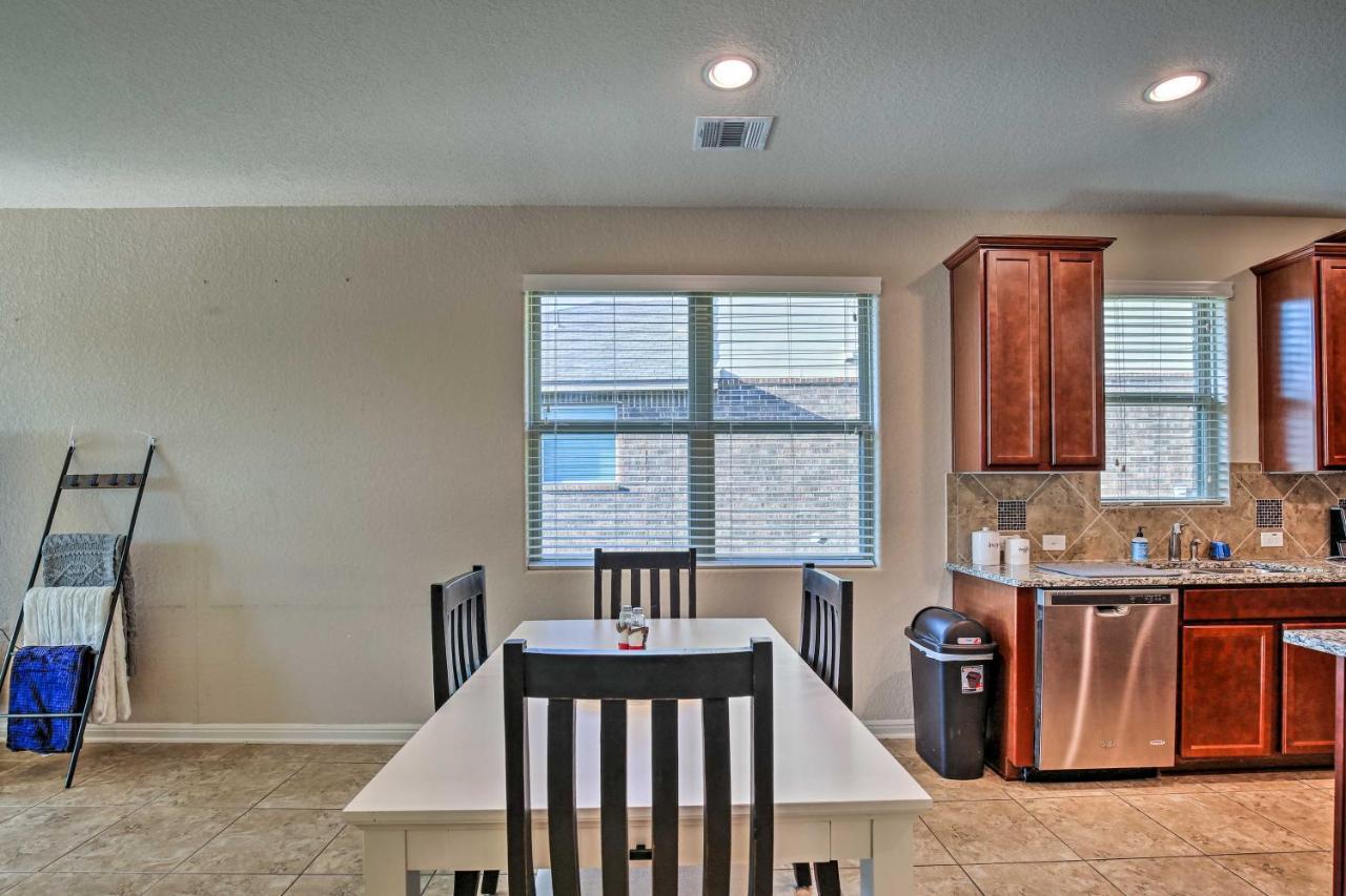 San Antonio Home With Yard About 8 Mi To Lackland! Εξωτερικό φωτογραφία